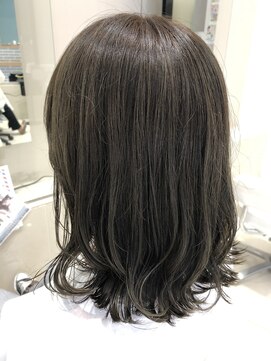 アヴァンス 深井店(AVANCE.) カーキグレージュ×外ハネミディアム