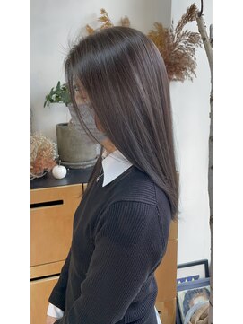 ノア(noa.) 白髪を活かす透明感たっぷりグレージュ