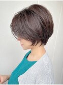 バレイヤージュグレージュカラーツヤ感ノーブル前下がりショート