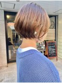 耳掛けショートボブ/襟足束感ショート/アッシュベージュ
