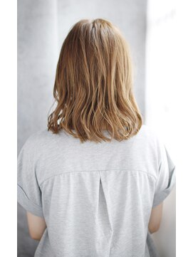 シュシュット(chouchoute) 美髪質改善ホワイトブロンドワイドバングイメチェン外ハネボブ43