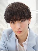 黒髪刈り上げショートマッシュシャドウパーマ韓国ヘア