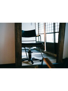 静寂な時間と場所、美容室より知り合いの家に立ち寄るような場所でありたいと思っています。