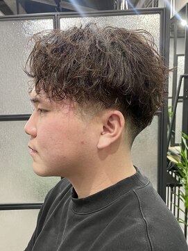 ガイ ラタン ウエスト(GUY lattan west) MEN'S/松戸駅/リバースセンターパート/曲がる縮毛矯正