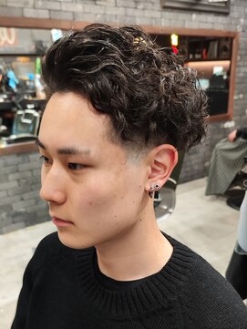 スリーセント 栄(3/cent) ギャングスパイラル/スパイラルパーマ/フェードカット