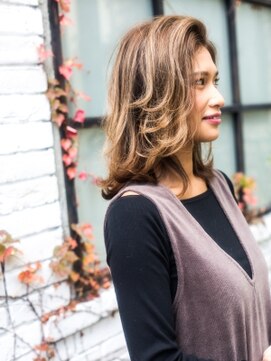 アビエント(Abientot) トップノット無造作ウェービー