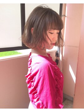 サングース(Sungoose) sungoose tokyoネオウルフ毛先パーマフォギーベージュ耳かけ