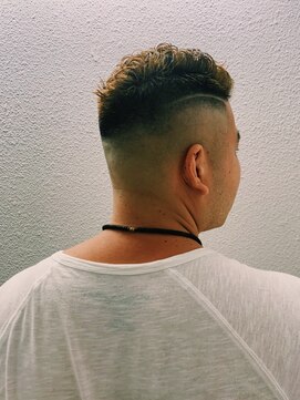 ヒロギンザプレミアムバーバースパ パレスホテル店(HIRO GINZA) フェード×パーマ/大手町/理容室