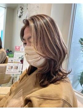 レーヴバイフィガロ(REVE by FIGARO) 白髪ぼかしハイライト×レイヤーカット