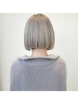 アンフェリール 原島店(Em Fellir) ショートボブ/ホワイトブロンド/20代30代