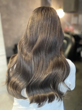 エルバイラビス 大宮(elu by lovis) 《三宅悠斗》ミルクティーグレージュ/大宮/ブリーチ