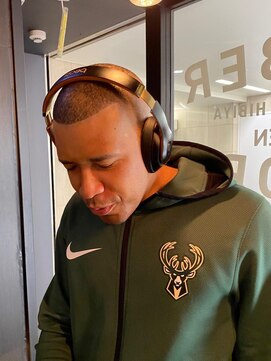 フランクスバーバーザスタンド(Frank’s barber the stand) MEN’S HAIR/ボウズ/刈り上げセンターパート／飯田橋E