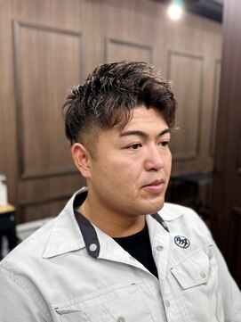 ヴィルバーバー(VIR BARBER) 大人ツイストパーマ × ナチュラルフェード