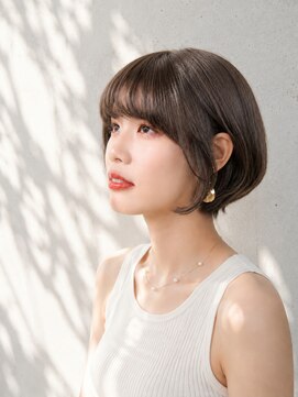 テラ(terra) 透明感グレージュ×艶感ミニボブ