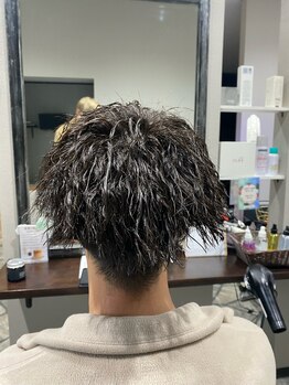 キャルティー(CALTY JAPAN)の写真/ニュアンス~ツイストまで幅広いメンズパーマに対応◎ON/OFFどちらも映えるパーマスタイルを提案♪