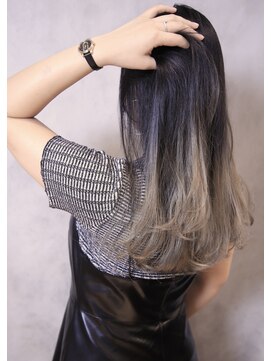 リルア 博多(LIRUA) 外国人風ブルーシルバーのグラデーションカラー