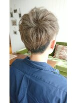 シザーズ(scissors)&nbsp;シルバーカラー&ツーブロックショート