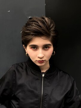 カゼ ダイカンヤマ Kaze DAIKANYAMA ローライト&アイスベージュカラーのオールバックスタイル