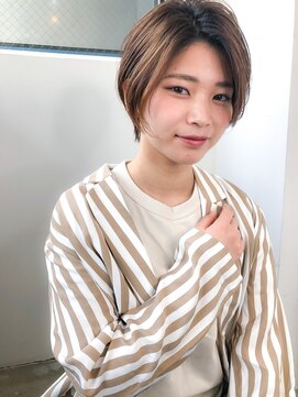 アコロン(acoron) 小顔×ピンクベージュ×ハイライトカラー×イルミナ×新宿