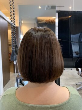 プラスディー(+D) 丸みショートボブ