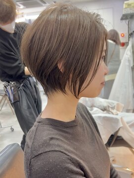 ビュー フクオカ(VIEW FUKUOKA) モードに大人可愛いダークアッシュイメチェンショートボブ