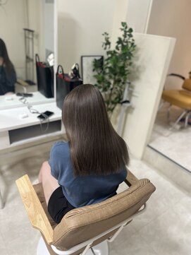 カリーナ(CARINA) ハイトーンカラー/グレーアッシュ