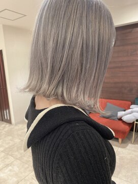 ジャム(Jam) 切りっぱなしボブ×ホワイトカラーで可愛く★中村大輔