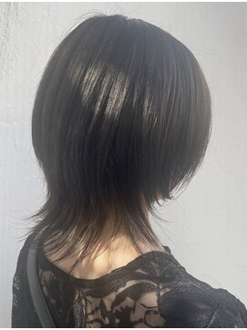 ヴァロ(Valo) ショートウルフカット/ショートレイヤー/ダークグリーン/