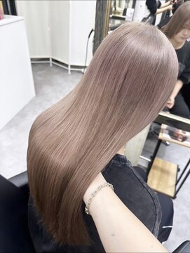 リア(riah) ダブルカラーミルクティーベージュレイヤーカット韓国ヘア