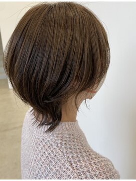 ビーヒアナウ N゜03 金沢駅西店(BE HERE NOW) 大人可愛い20代30代40代前下がりショートボブ丸みショート