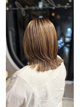 エル トゥー エフ(el two ef) ミディアムショートくびれカット/ハイライト