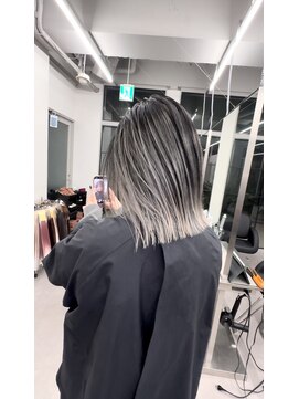 ラヴェ(LAWE.) シルバー系ブリーチ