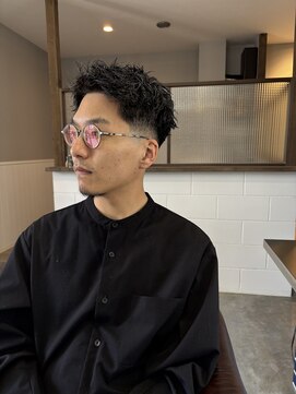 西本整髪 ツイストスパイラルパーマ　スキンフェード