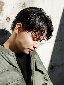 アルファ 新宿(alpha) フェザーパーマ/ブルーブラック/刈り上げセンターパート[新宿]