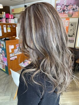 ヘア メイク ココ(hair make coco) ハイライトで造るホワイトグレージュ