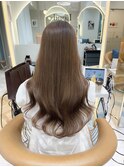 全体のレイヤーカットが韓国ヘアの最旬トレンドです！ベージュ
