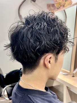 サロンドジョー(salon de joe) ツイストスパイラルパーマメンズマッシュ刈り上げ 奥東巧真