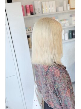 ソマリ(SOMARI.) ホワイトブロンド