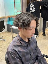 ザデイ カットアンドカルチャーショップ(THE DAY CUT&CULTURE SHOP)&nbsp;波巻きパーマ×センターパート