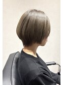 白髪ぼかしハイライト/前髪無しショートボブ