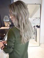 ルーヴェ(LOWE)&nbsp;外国人風バレイヤージュと横顔チラ見せホワイトベージュ！