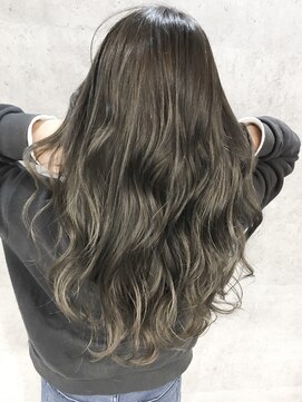 オリ(‘Oli) アディクシー＿グレイアッシュ