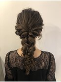 大人まとめ髪×モノトーングレージュ
