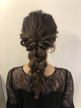 アリュールヘアー ヴィヴィ(ALLURE hair vivi) 大人まとめ髪×モノトーングレージュ