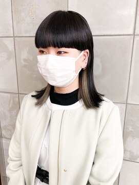 トゥコ(tuco) 刈り上げワイドバングぱっつん切りっぱなし個性的インナカラー