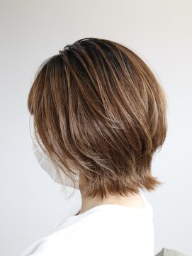 ウィスカーヘアー(whisker hair) 大人くびれボブ