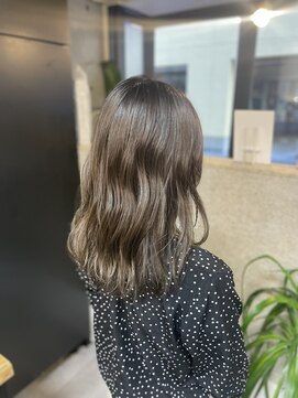 エマ 五島町店(EMMA) アッシュベージュ×ゆる巻き