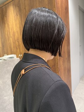 ビュートリアム 南青山(BEAUTRIUM) ミニボブ 顎ラインボブ 大人ショートボブ イルミナ 30代40代