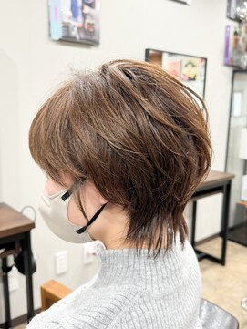 ヤネウラ ショートボブ