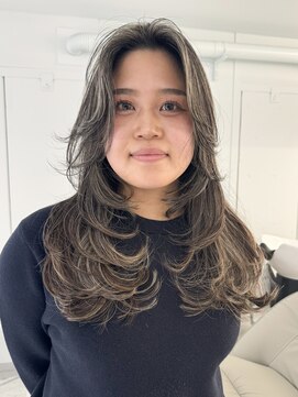 ノラ ウメダ(NORA UMEDA) レイヤーカット地毛ハイライト西海岸海外風カーテンバング